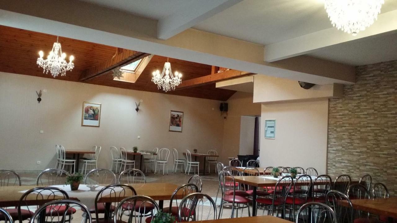 Gosciniec Ella Inn Lipniki Lipniki  Buitenkant foto